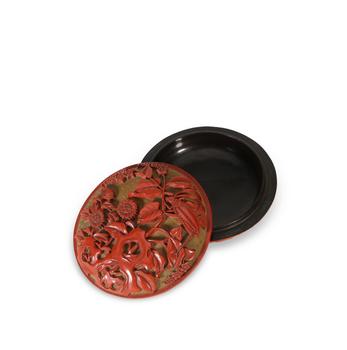 剔紅花卉紋蓋盒