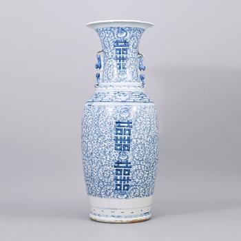 清 青花囍字紋雙耳瓶