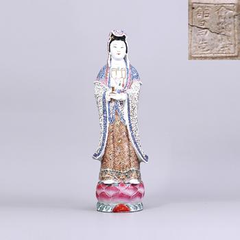 民國 粉彩觀音 ''會(huì)館鄧榮昌造''款