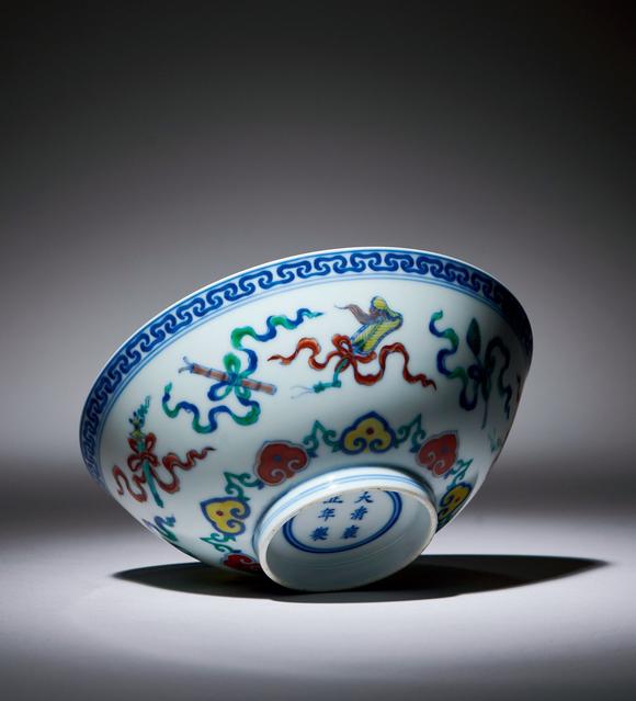 清雍正 斗彩暗八仙纹碗