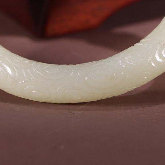 和田玉双龙戏珠手镯