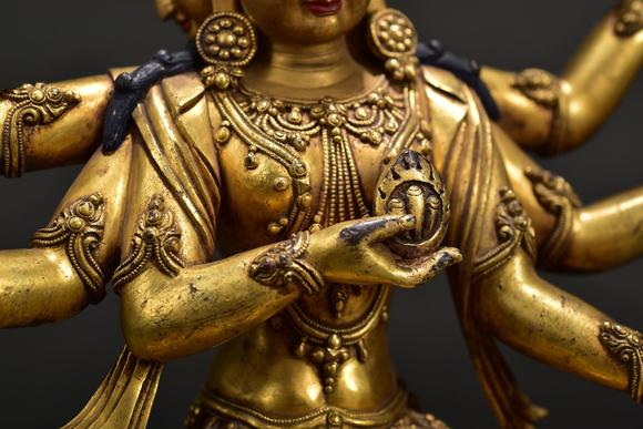 十七世纪铜鎏金六臂观音