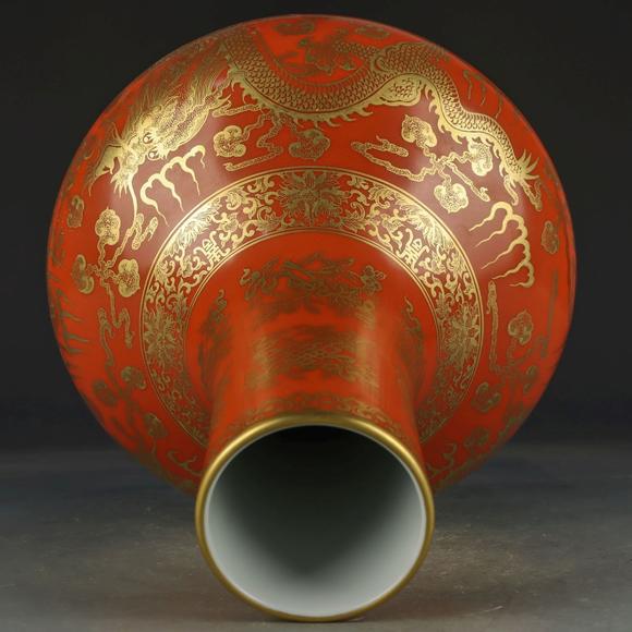 矾红描金双龙戏珠纹瓶