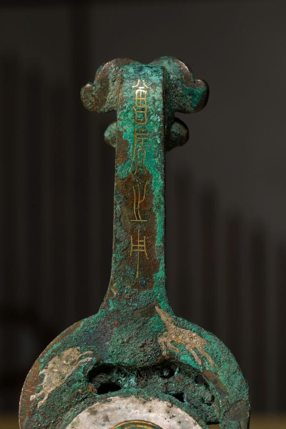 宋代铜嵌金银宝石带钩