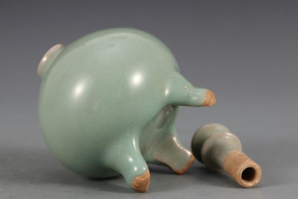 宋龙泉窑水滴清代慈甯宫旧藏乾隆御笔题签