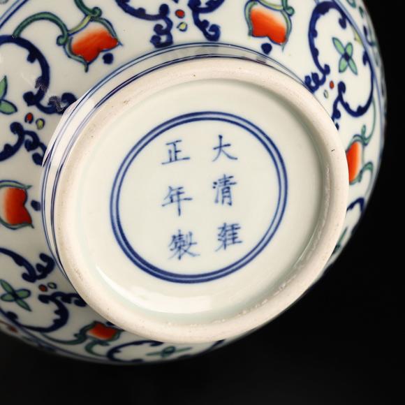 大清雍正年制斗彩玉壶春瓶