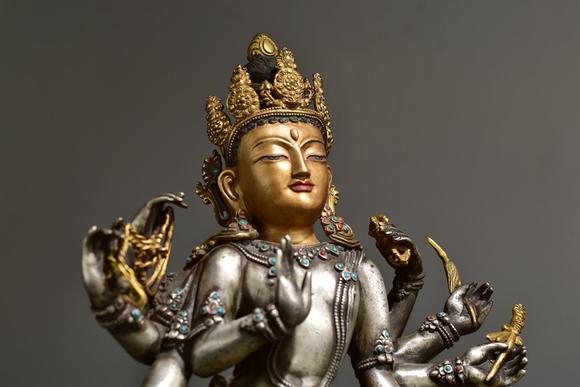 清乾隆铜鎏金八臂文殊菩萨