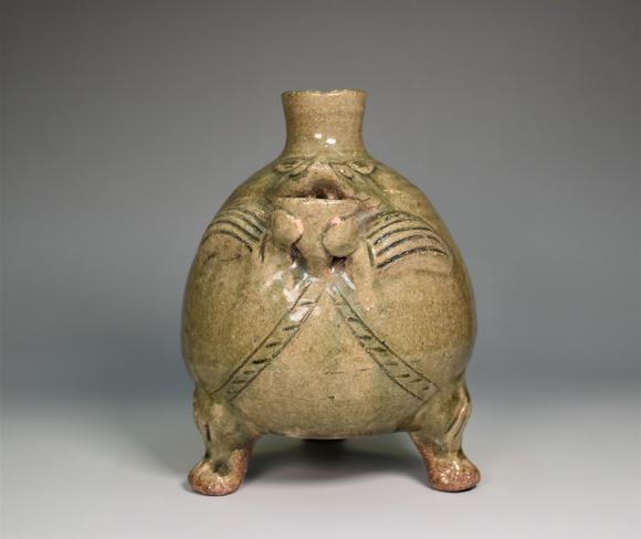 宋代龙泉窑黄釉水滴