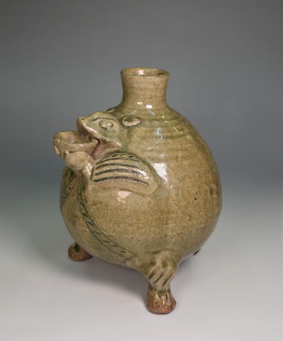 宋代龙泉窑黄釉水滴