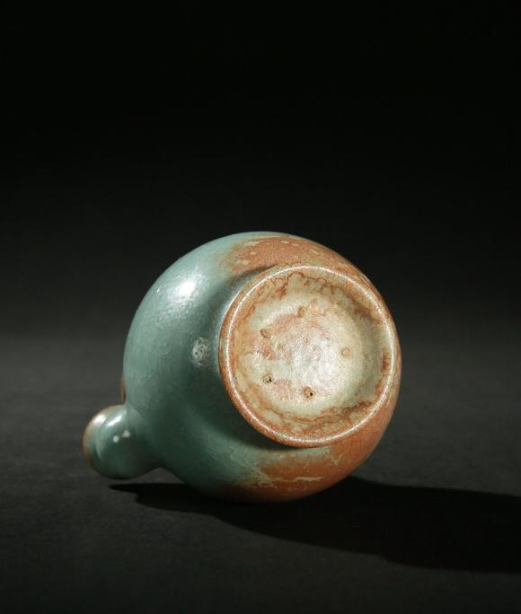 宋代汝窑冰裂片纹净水瓶