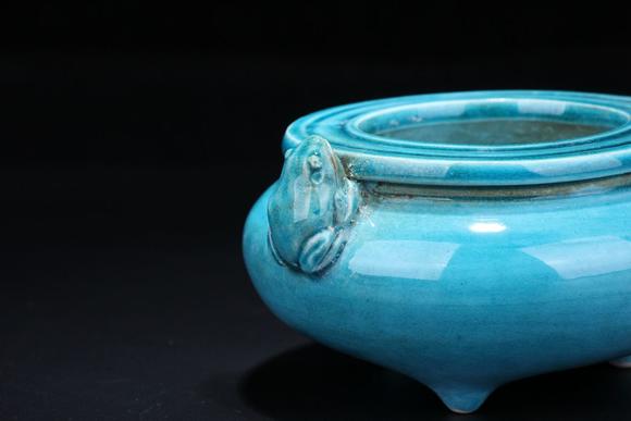 清康熙孔雀蓝釉蛙钮香炉