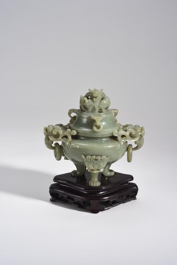 清龙纹三足玉香炉