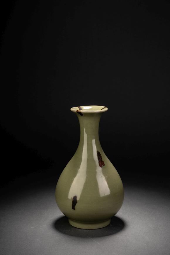 宋代龙泉窑点彩玉壶春