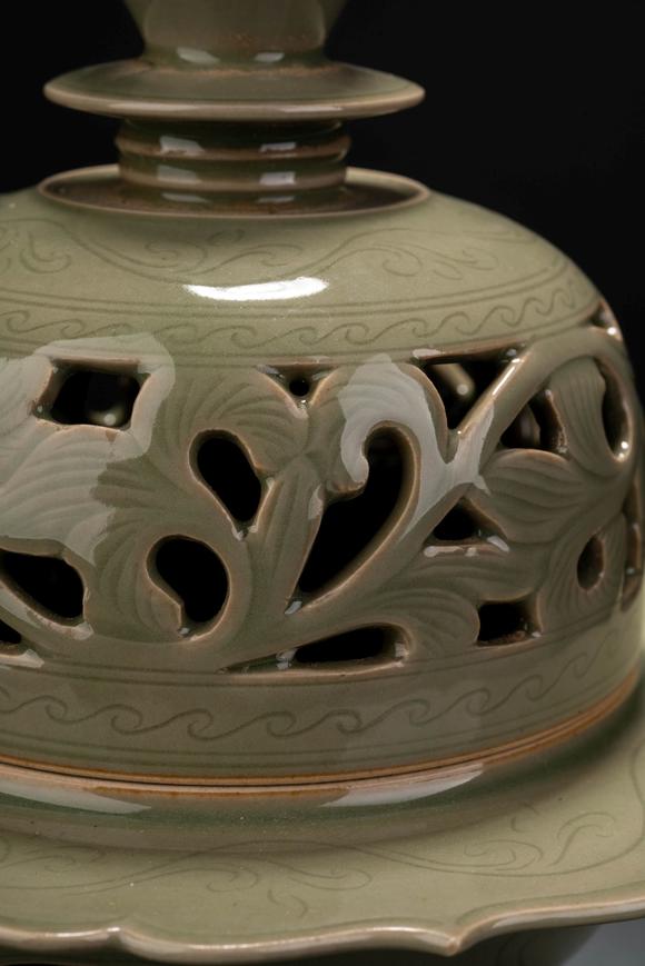 日本拍卖事业株式会社中国古代越窑秘色瓷香熏