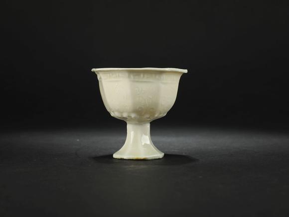 明德化窑印花八方高足杯