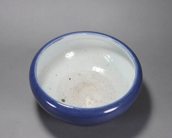 洒蓝釉钵