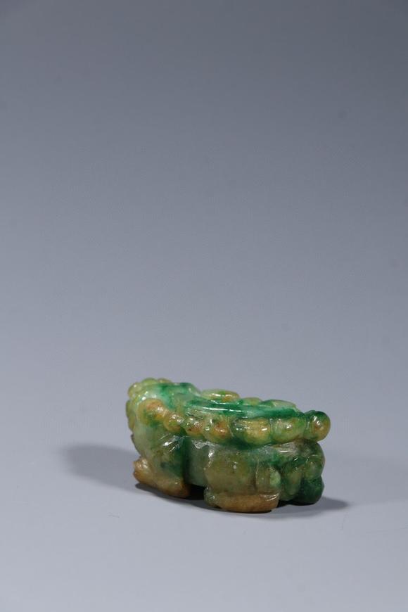 清代老翡翠招财貔貅雕件