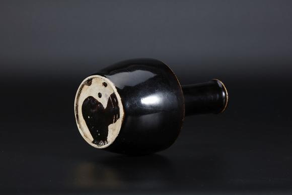 定窑黑釉瓷器釉面特征图片