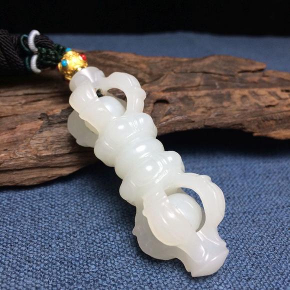 日本京都粤盛株式会社新疆和田玉精品羊脂白金刚杵吊坠