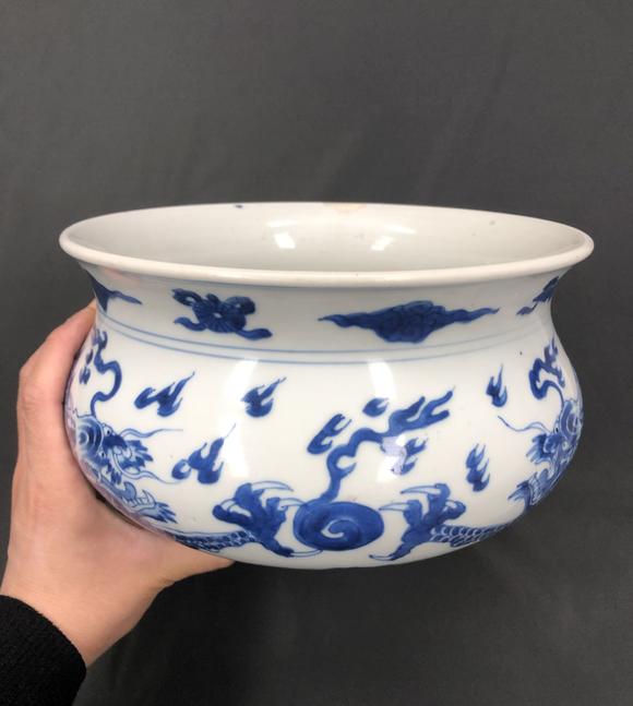 清康熙青花双龙戏珠纹香炉