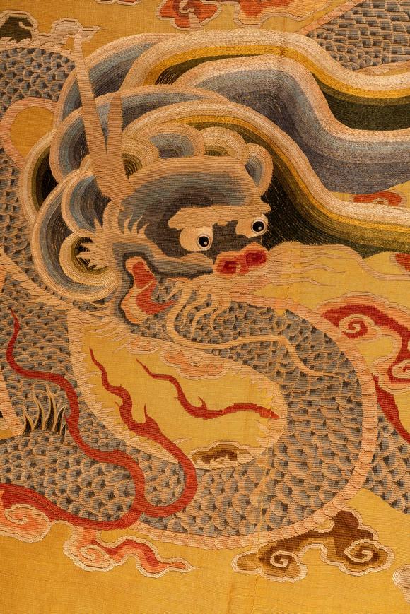 日本东海名古屋清代龙纹缂丝