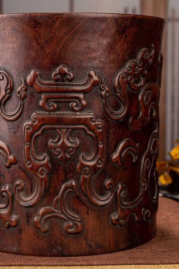 日本东海名古屋清代紫檀木雕笔筒