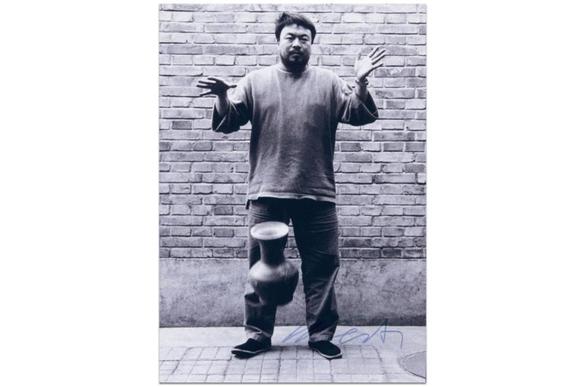 dvcai weiwei (°1957) handgesigneerde print van een fo