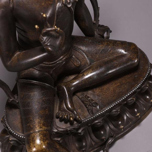 西藏帕拉王朝铜嵌银观音菩萨