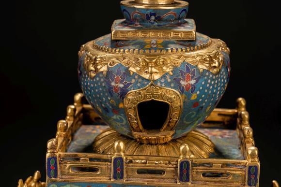 日本拍卖事业株式会社清代景泰蓝舍利塔