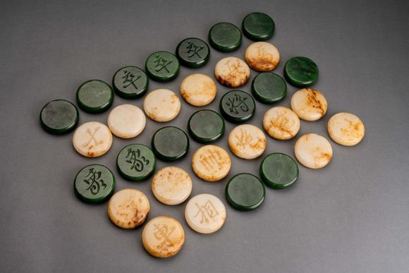 清代和田玉碧玉象棋