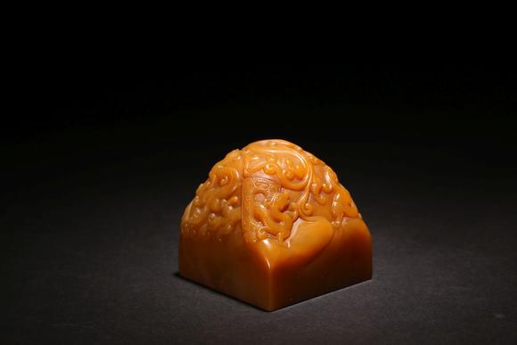 清中期寿山石螭龙纹印章