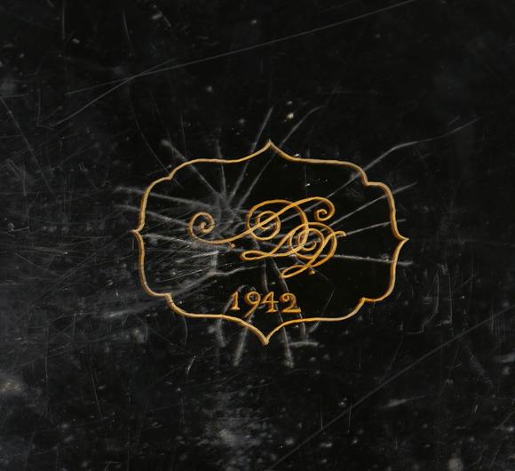 tooveysa victorian papier-m09ché tray of shaped outline