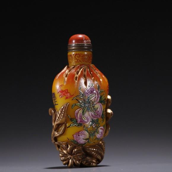 旧藏料器描金榴开百子佛手型鼻烟壶