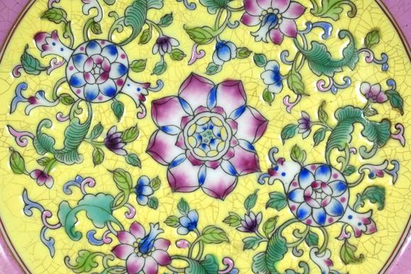 清雍正年制珐琅彩福在眼前团花纹盘