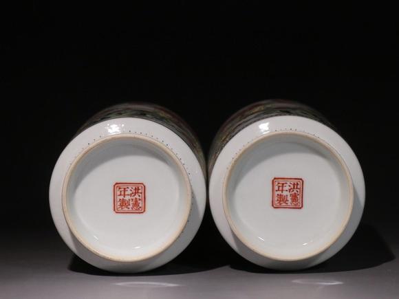 富澜海拍卖"洪宪年制"款粉彩多子多福蝙蝠石榴纹赏瓶一对