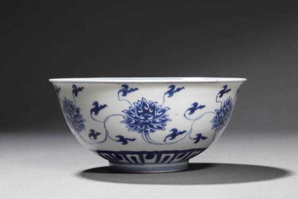 青花缠枝莲纹碗高清大图_易拍全球京古拍卖官窑瓷器甄选专场(第一场)