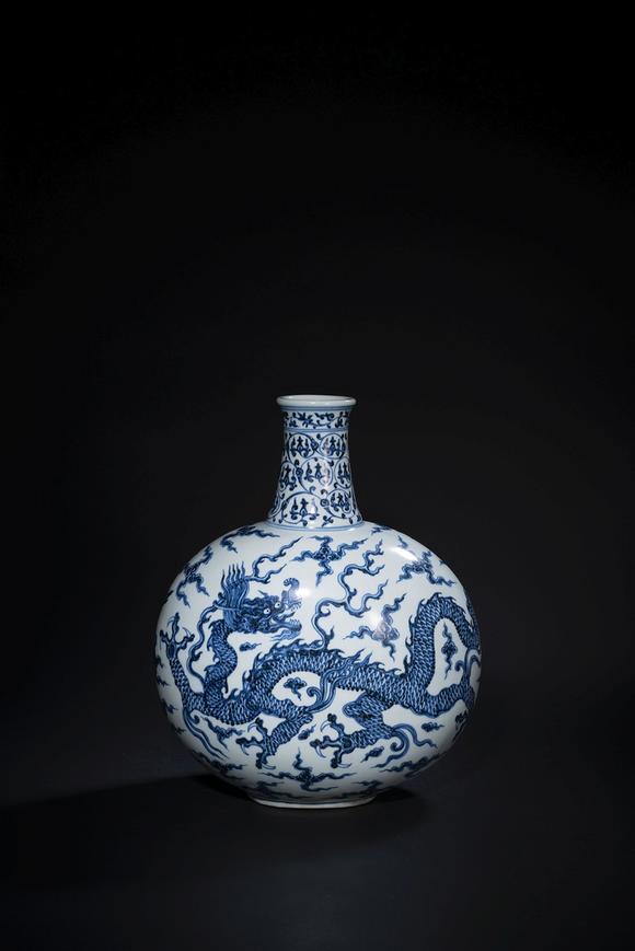 宋韵61sonya auctioneers (hk)清 青花龙纹抱月瓶 海外藏家旧藏