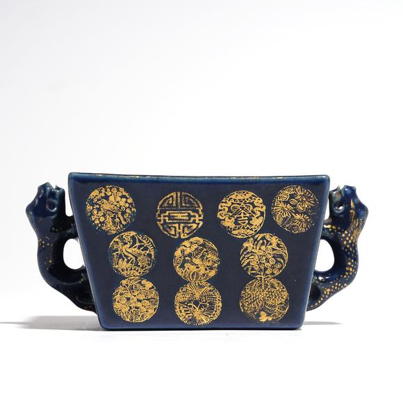 清道光 霁蓝釉描金皮球花双龙耳斗方杯