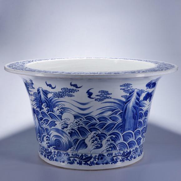 "大清康熙年制"款 青花寿山福海纹大花盆