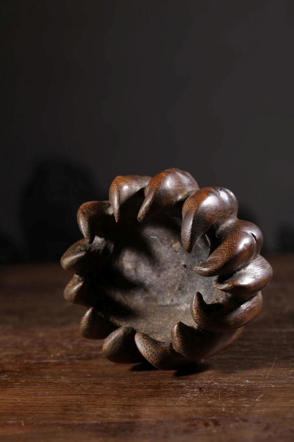 清 竹根雕佛手水洗 a carved bamboo foot buddhas hand water pot