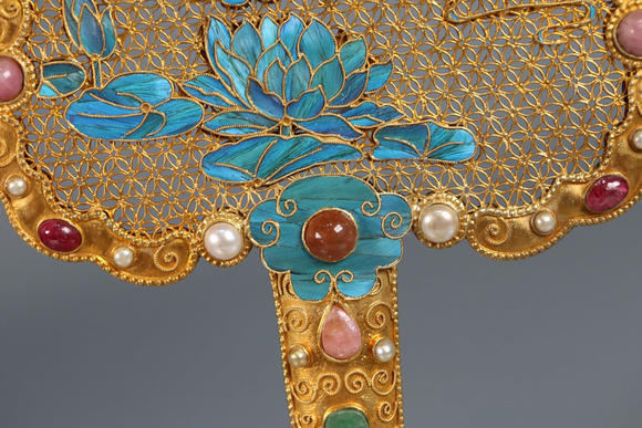 filigree mandarin ducks fan 清代 银鎏金花丝点翠"鸳鸯戏水"扇子一