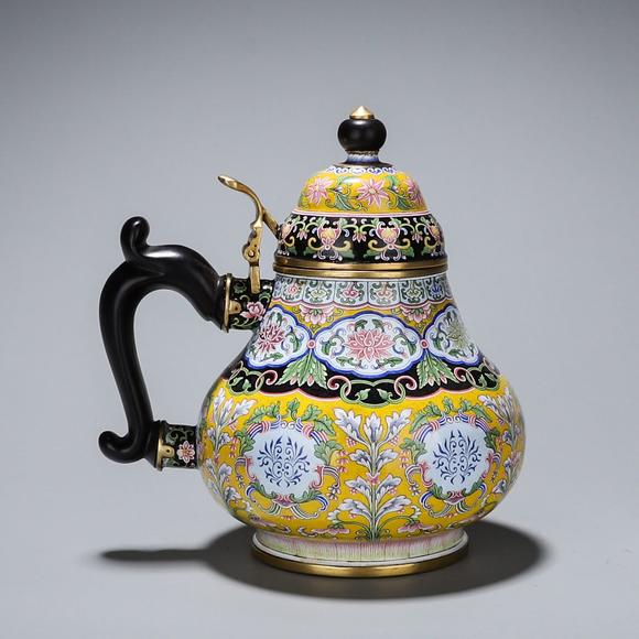 a copper enamel teapot 銅胎畫琺琅側耳茶壺