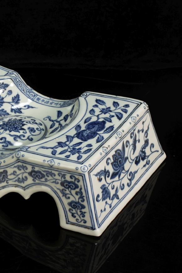 xuande style porcelain pillow from ming 明代宣德瓷枕