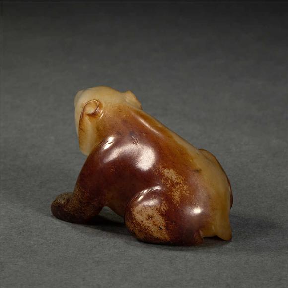jade bear ornament from han 汉代玉熊