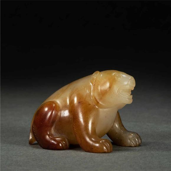 jade bear ornament from han 汉代玉熊
