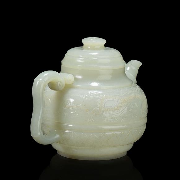 white jade vase from qing 清代白玉壶
