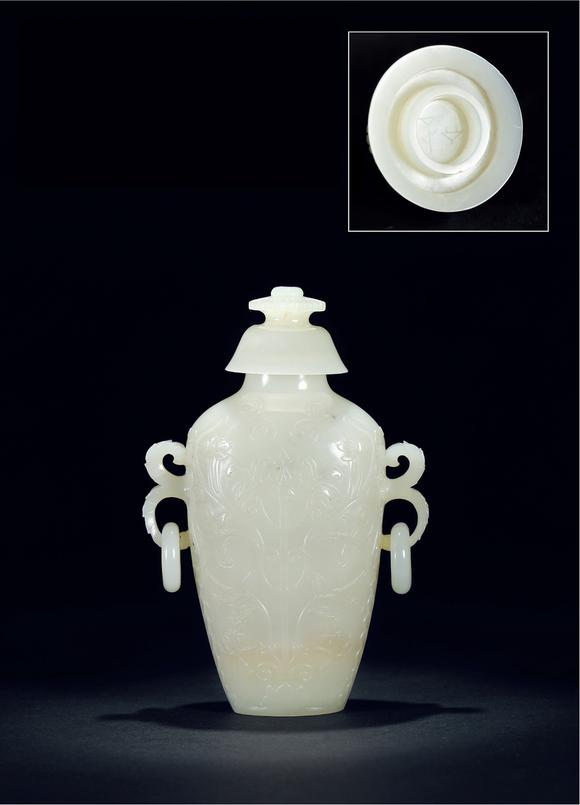 清白玉雕痕都斯坦风格西番莲纹活环耳盖瓶