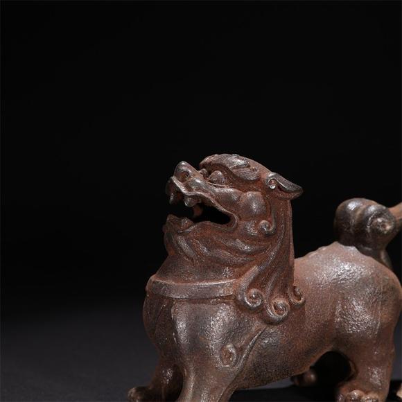 铁狮子摆件一对