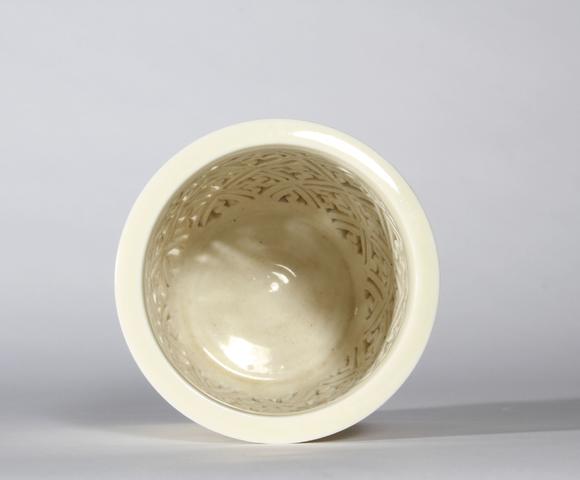 清末德化窑万字纹笔筒