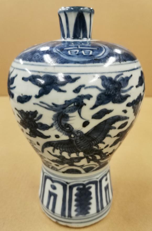 明 青花玉堂佳器花卉纹梅瓶